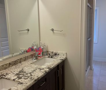 For Lease - 403 Grindstone Trail Unit# #2, Oakville, Ontario - Photo 4