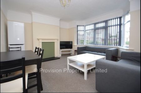 4 Bedroom Houses Headingley - Photo 2