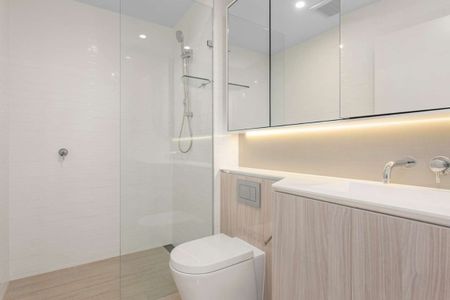 Nearly Brand New 2 Bedroom Apartment with water view - To be the first Inspection! - Photo 5