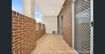 Ground Level, Luxury Living - Photo 4