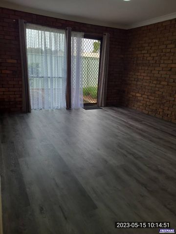 Unit in Complex Close to Town CBD - Photo 2
