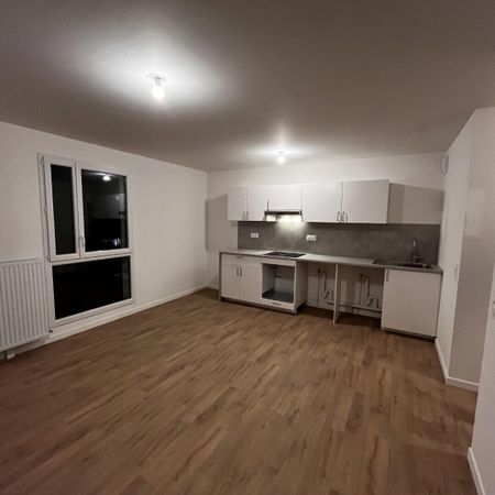 location Appartement T2 DE 41.8m² À CARRIERES SOUS POISSY - Photo 3