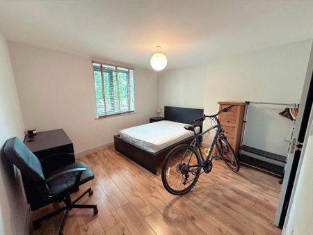 3 bedroom flat to rent - Photo 3