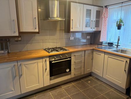 3 bedroom terraced house to rent - Photo 5