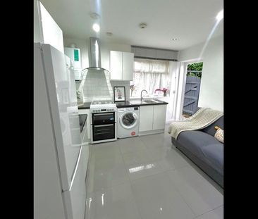 Studio Flat, Sylvia Gardens, HA9 - Photo 3