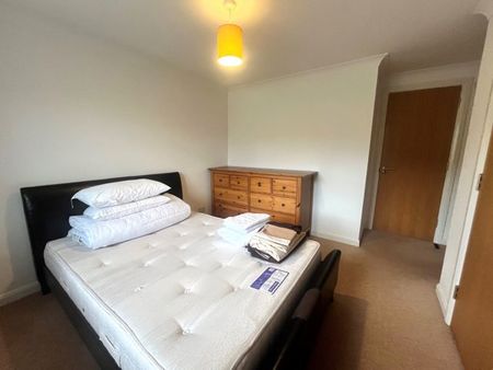 Flat D, 2 Mackie Place, AB32 6AP, Westhill - Photo 2