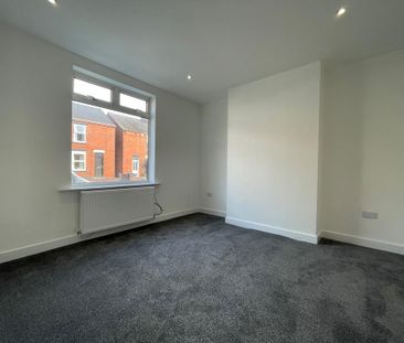 2 bedroom end of terrace house to rent - Photo 3