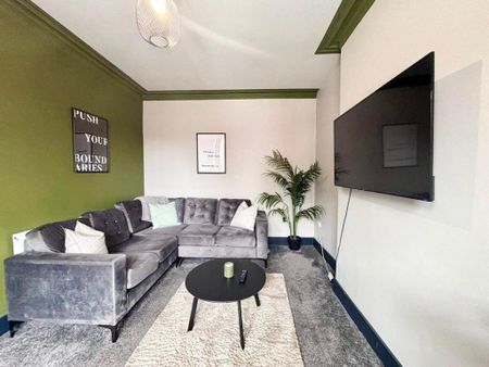 1 bedroom in a house share to rent - Photo 2