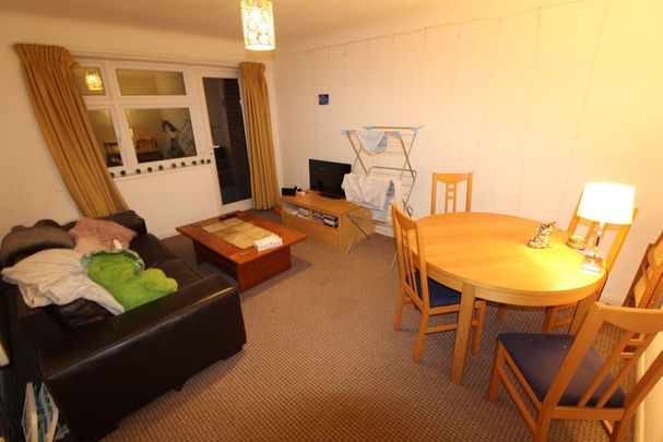 3 bedroom ground floor flat to rent - Photo 1