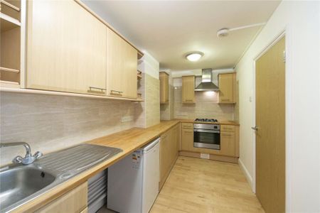 2 bedroom maisonette to rent - Photo 2