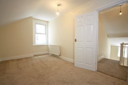 2 Bed Maisonette, Grange Park Road, CR7 - Photo 3