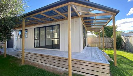 Modern compact two bedroom home - Photo 4