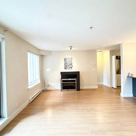 beautiful corner unit offers 2 bedrooms - Photo 3