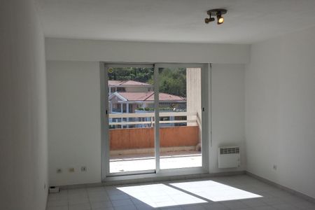 STUDIO 37 m2 AVEC TERRASSE ET PARKING - Photo 5