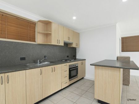 Spacious One-Bedroom Ground Floor Unit! - Photo 2