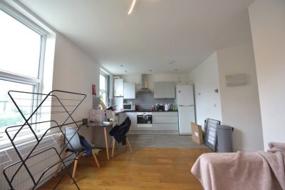 2 bedroom Flat in Kelso Road, Leeds - Photo 1