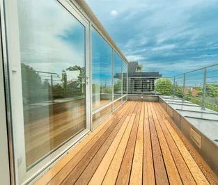 Residieren Sie in einer der besten Lagen Wiens! Traumhafte loftartige Maisonettenwohnung mit 2 Terrassen, Cottage-Ruhelage mit Panoramablick Richtung Wien! - Foto 3
