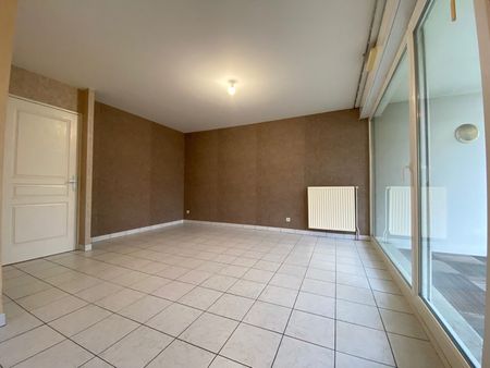 Location Appartement 4 pièces 85m² BESANCON 25000 - Photo 2