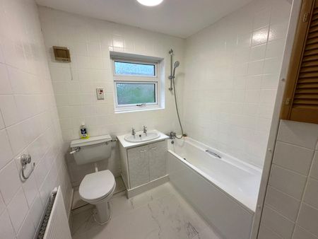 Connaught Road, Aldershot, Hampshire, GU12 - Photo 4