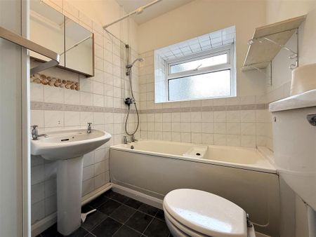 2 bedroom semi-detached house to rent - Photo 5