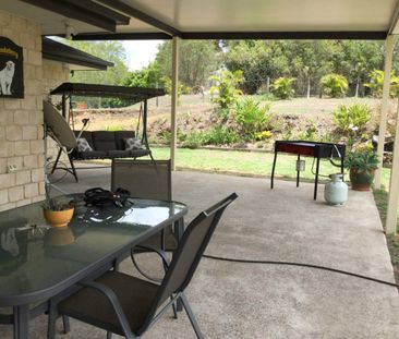 LARGE MODERN HOME IN QUIET CUL DE SAC - Photo 3