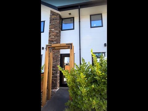 Fully furnished 1-bedroom spacious townhouse - Photo 1