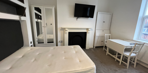 Studio to rent - Photo 2