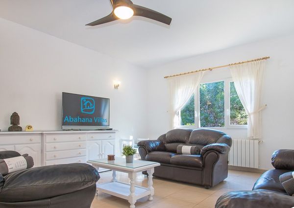 VILLA FOR RENT ALL YEAR ROUND WITH PRIVATE POOL IN MORAIRA