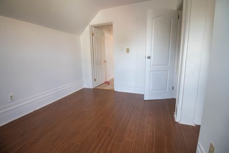Spacious 2 Bedroom Unit in Niagara Falls! - Photo 5