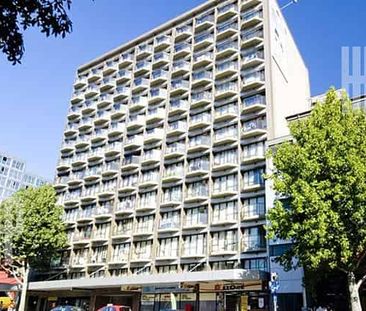 One Bedroom CBD Apartment with Carpark + Gym & Pool - Photo 5