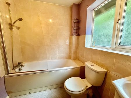 Campion Gardens, Chard, Somerset, TA20 - Photo 5