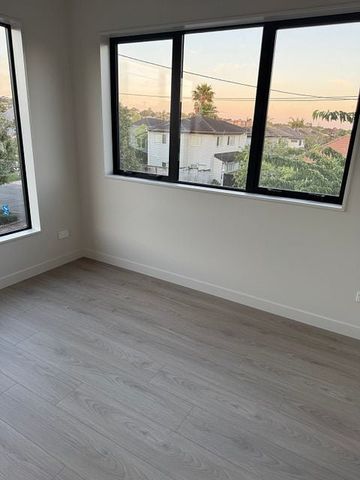 Brand new duplex townhouse close to RoyalOak Mall - Photo 4