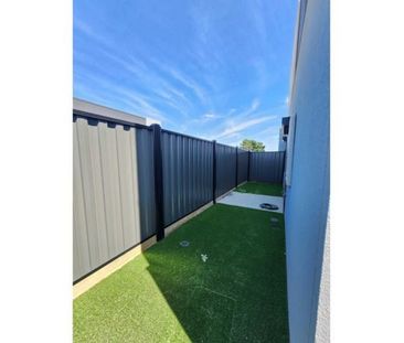 Near New 3 Bedroom Townhouse - Photo 5