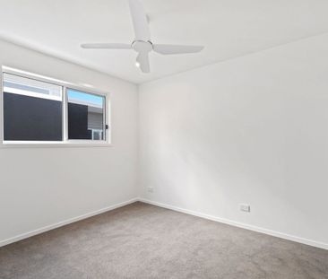 Don't Miss This Modern Coastal Home – Pool, Aircon, Prime Location! - Photo 3