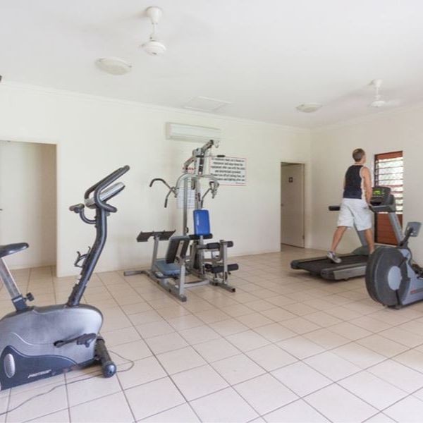 UNFURNISHED Skyvilla! 2 Bed, 2 Bath + Study / City Waters Cairns - Photo 2