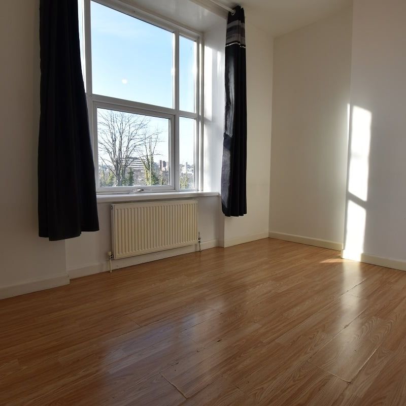 1 Bed Flat, Crescent Road, LU2 - Photo 1