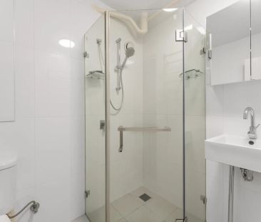 Light Filled- Spacious Studio - Photo 2