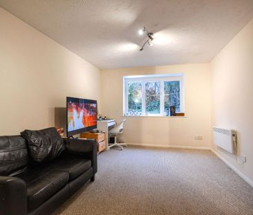 1 bed flat to rent in White Rose Lane, Woking, GU22 - Photo 5