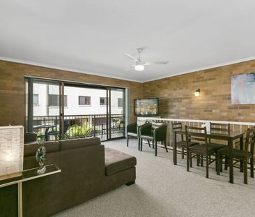 THREE BEDROOM TOWNHOUSE IN SOUGHT AFTER LOCATION - Photo 3