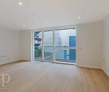 1 Bedroom Apartment, Fouberts Place, Soho, W1F - Photo 3
