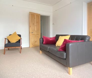 2 Bed Flat, Queens Club Gardens, W14 - Photo 1