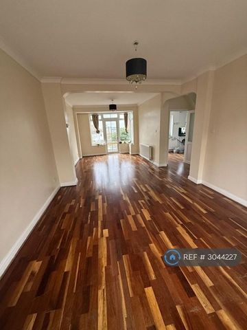 4 bedroom semi-detached house to rent - Photo 2