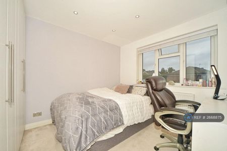 4 bedroom detached house to rent - Photo 4