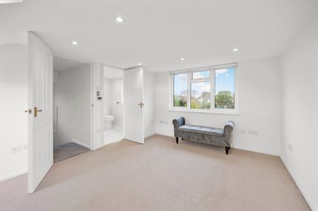 Brampton Gardens, HERSHAM VILLAGE, KT12 - Photo 3