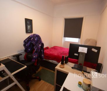 6 bedroom detached house to rent - Photo 5