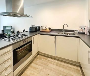 One-Bedroom Apartment - Photo 2