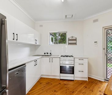 Charming Unit Living in Seacliff Park - Photo 6