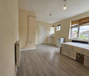 Studio Flat, Waverley Gardens, NW10 - Photo 3