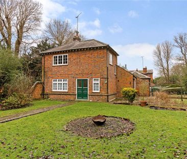 Delightful three bedroom cottage located on the Hyde country Estate - Photo 2