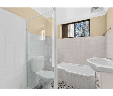 Light-Filled 2 Bedroom Apartment in Great Location - Photo 4